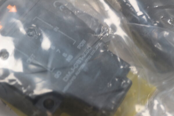 6338 Applied Materials 0190-61629 E84 OHT W/HEAD-ON SENSOR + CABLES, 6 x F1 - Image 2