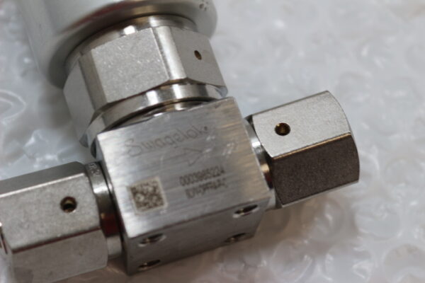 6369 Swagelok 6LW-DPFR4-P-C Diaphragm Valve - Image 2