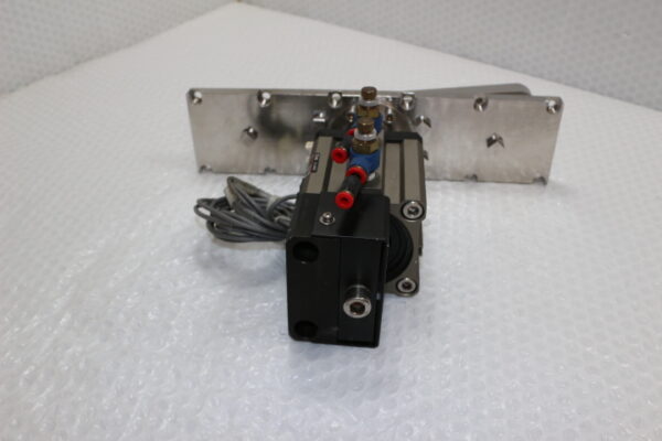 6536 SMC CDQ2WB63-25DC Compact Cylinder - Image 2
