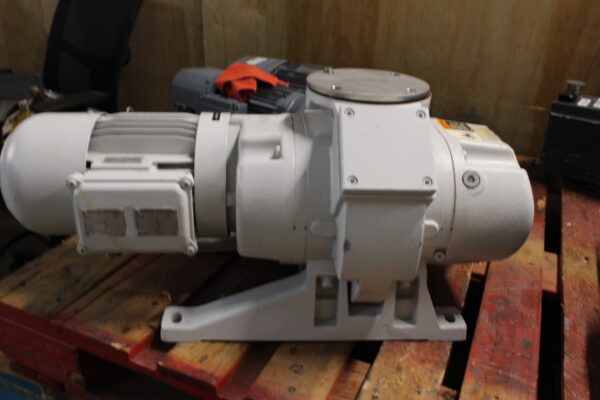 6833 Leybold Ruvac WSU251 Booster Blower